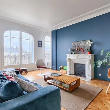 Residor - Spacious Republique 8p Daire
