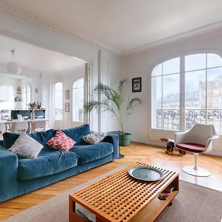 Residor - Spacious Republique 8p Daire